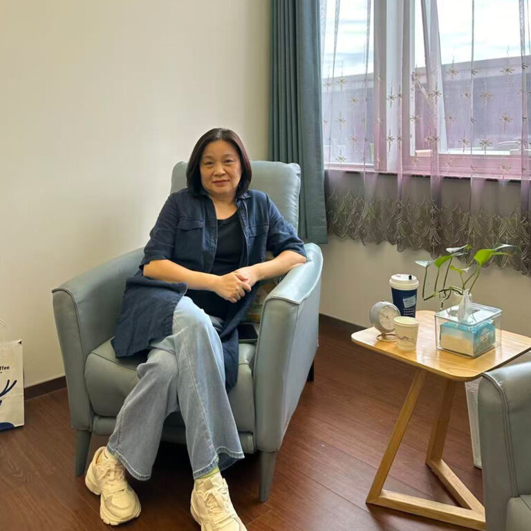 人大教授梁鸿耗时三年,记录下这些青少年的残酷人生 | 垂直入戏14