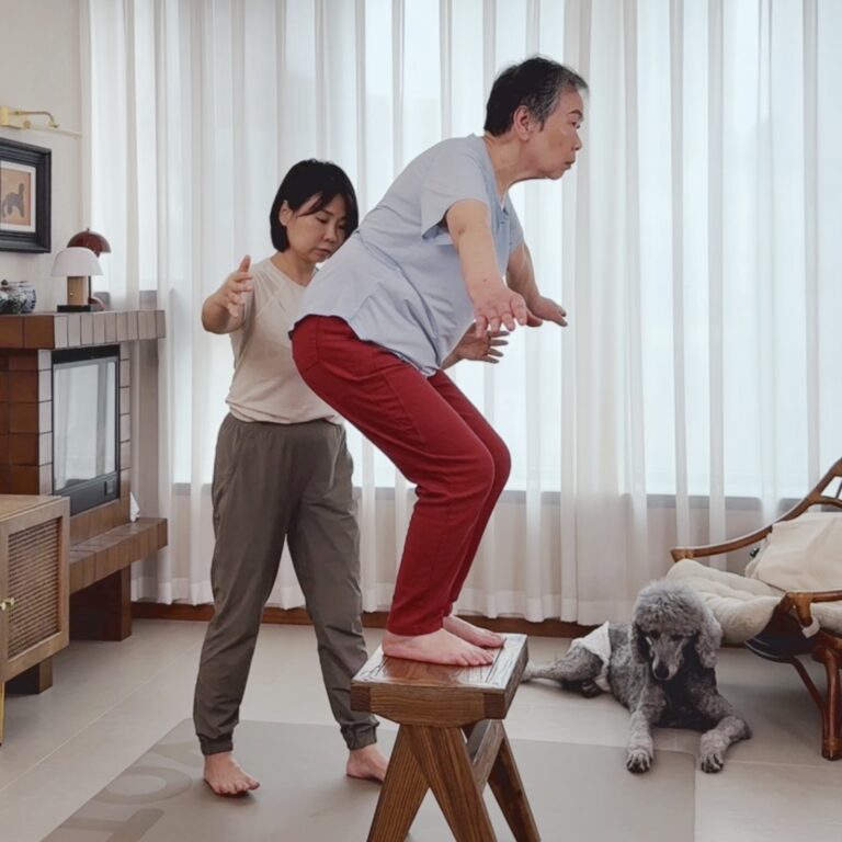 史蒂夫说440期 – 赵赵 – 老妈75岁时,我开始带她做防摔锻炼
